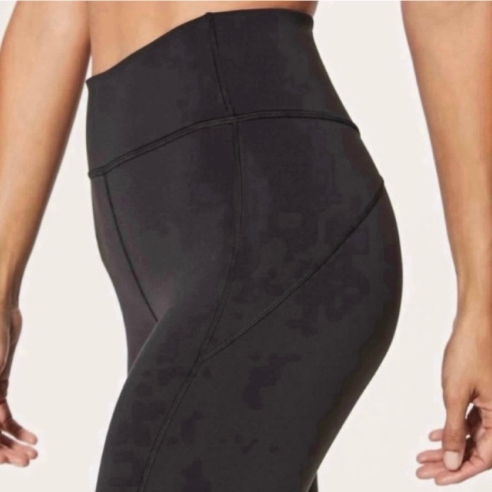 Lululemon In Movement Crop - Picture 6 of 8